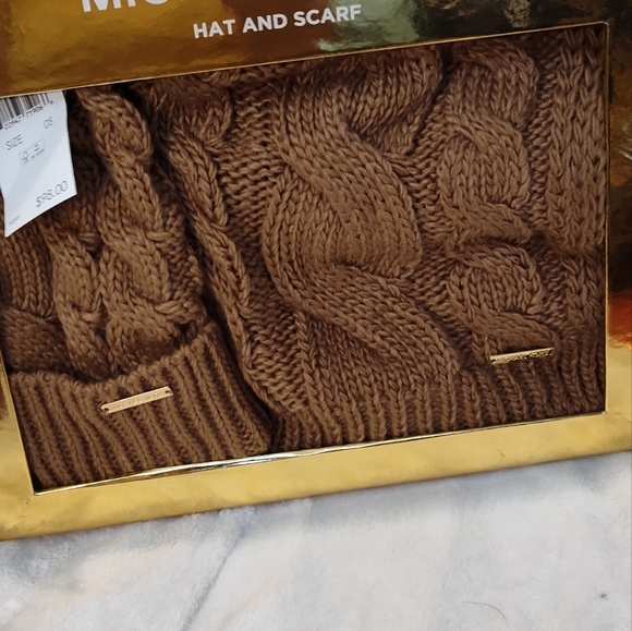 NWT!! Michael Kors Scarf & Hat Set - Picture 4 of 9